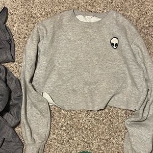 Y2K 2016 alien grunge cropped sweatshirt 👽